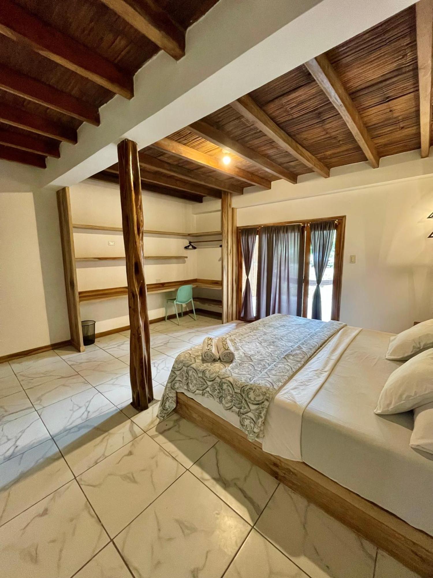 Casa Peregrina Ayampe